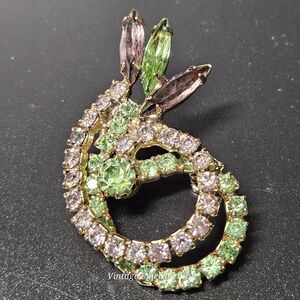 Vtg Unsigned Weiss Swirl Brooch Green & Purple Prong Rhinestones Navette Crystal